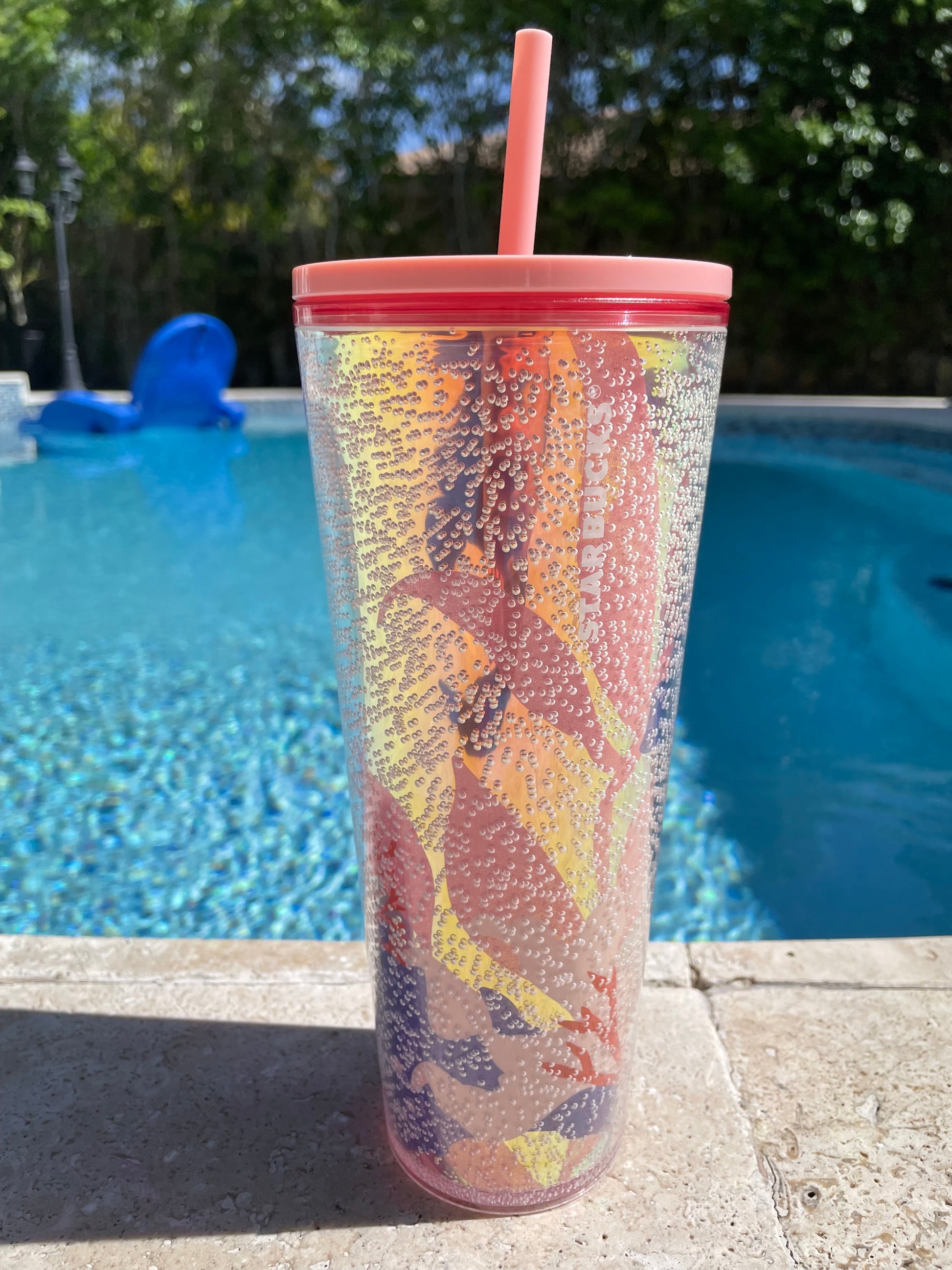 Pink Coral Reef Bubbles Venti Tumbler
